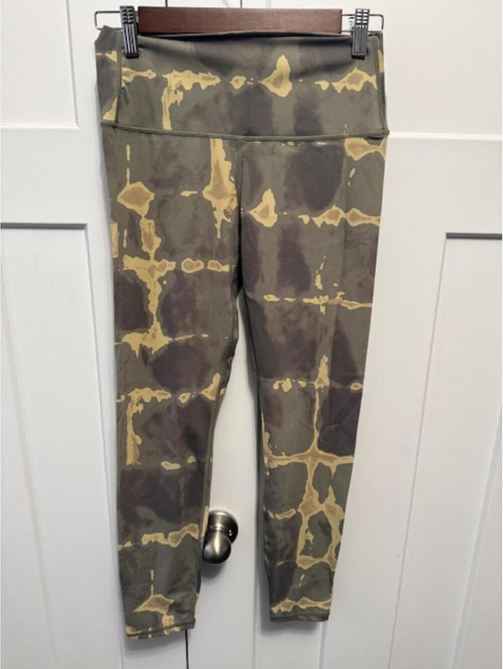 Varley Luna legging in golden green tie dye pattern size medium